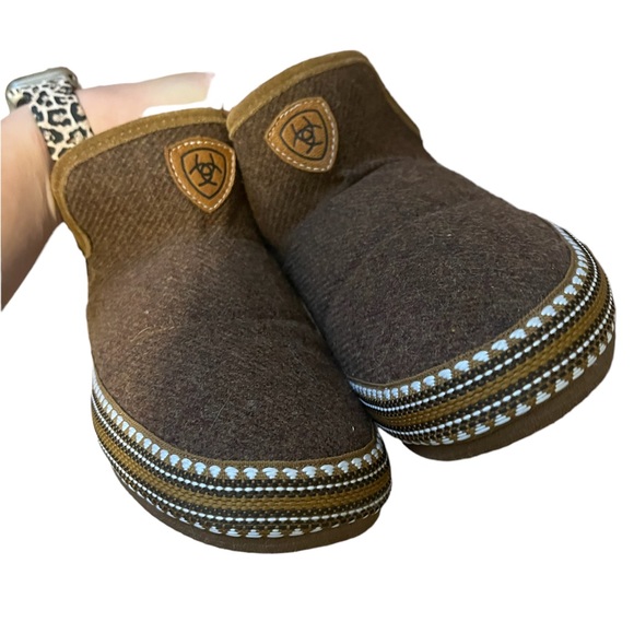 LIKE NEW ARIAT Bootie Slippers - Picture 5 of 7